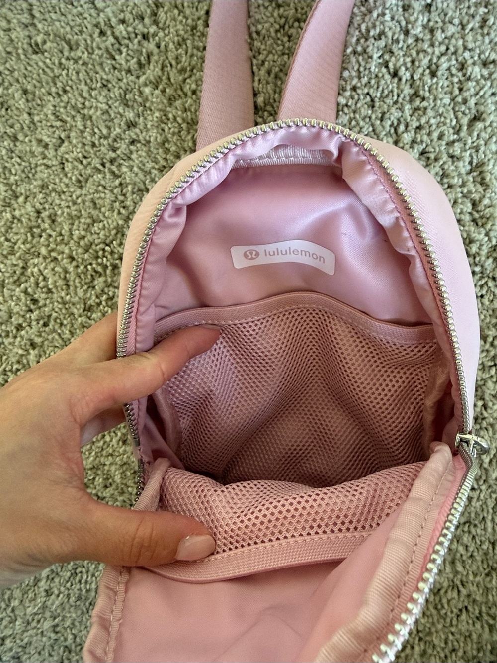 Lululemon Everywhere Sling Bag Small 2L Pink Haze - Picture 6 of 8